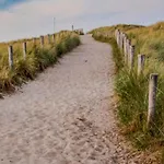 Bed and Breakfast De Strandgaper Egmond 3*