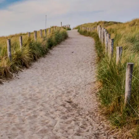 Bed & Breakfast De Strandgaper Egmond 3*